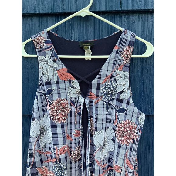 Plaid Floral Patten Blouse - Picture 2 of 8